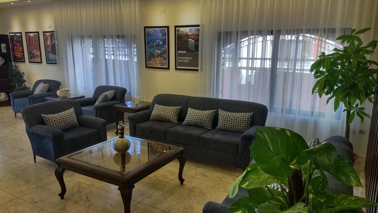 Black Iris Hotel Madaba Eksteriør billede
