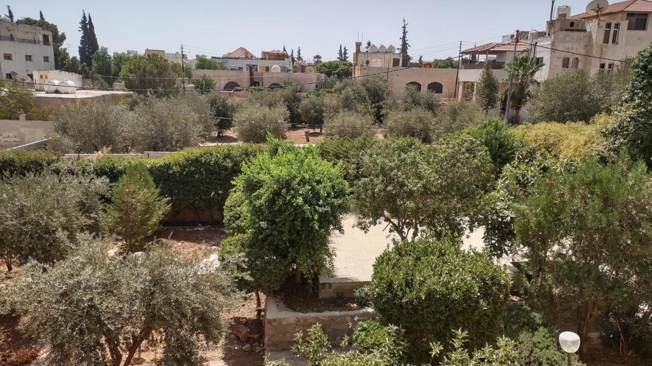 Black Iris Hotel Madaba Eksteriør billede