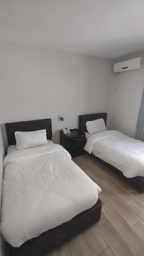 Black Iris Hotel Madaba Eksteriør billede