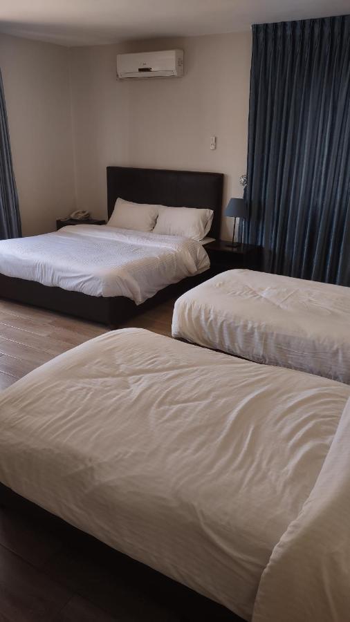 Black Iris Hotel Madaba Eksteriør billede