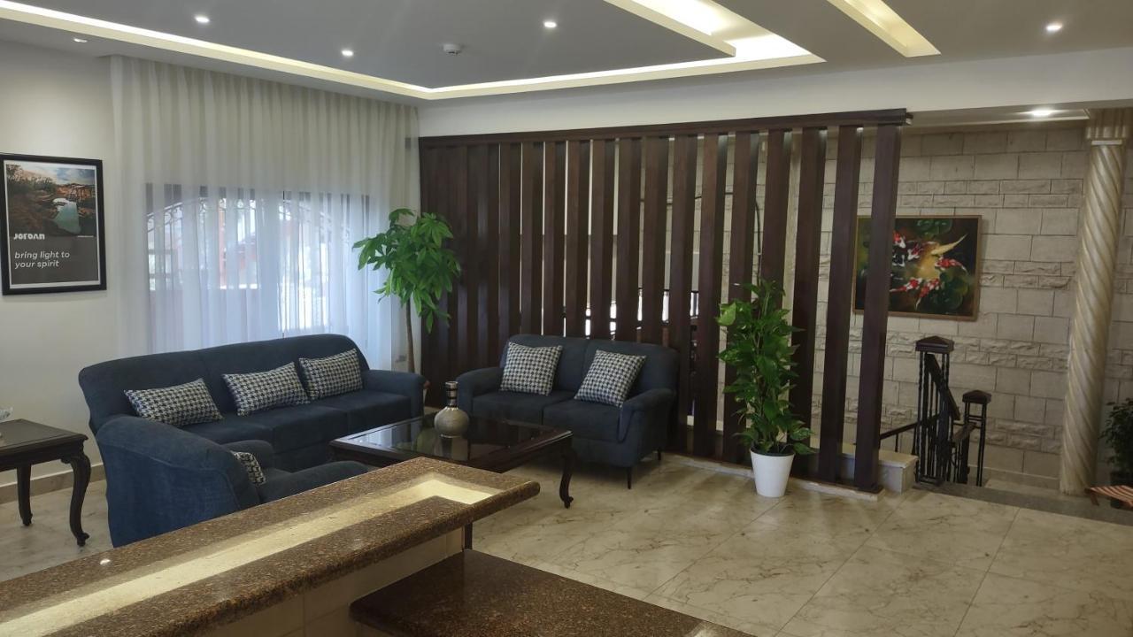 Black Iris Hotel Madaba Eksteriør billede