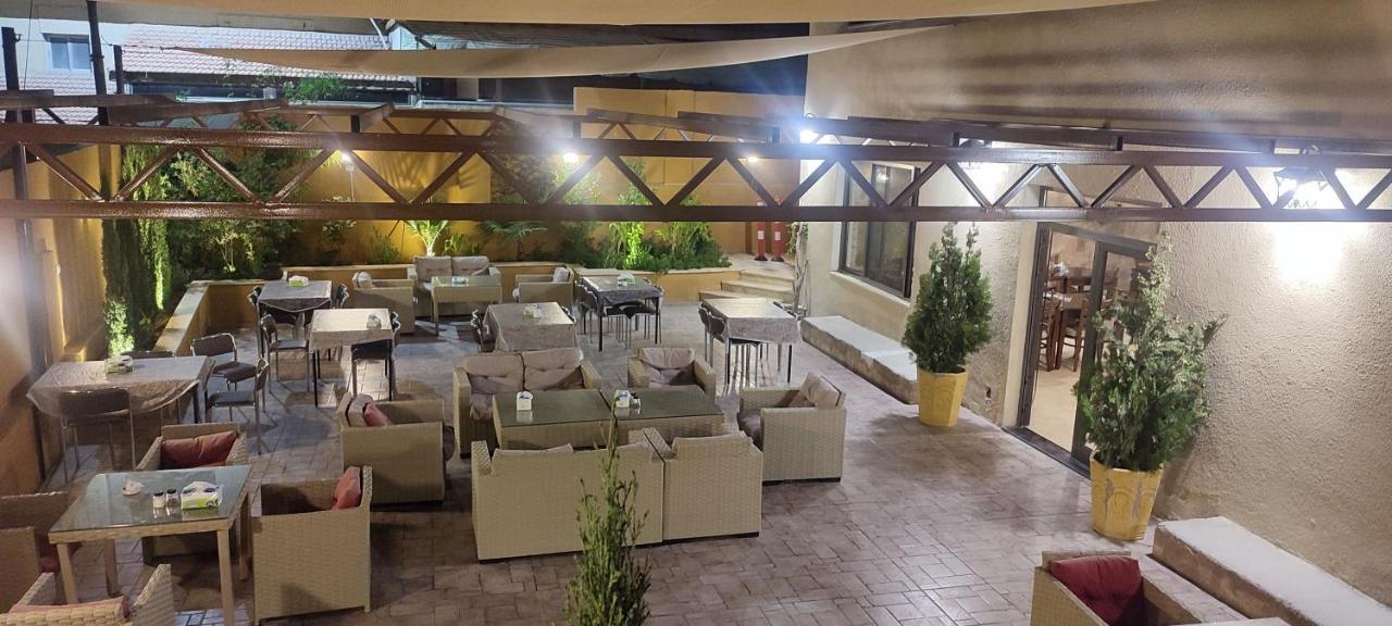 Black Iris Hotel Madaba Eksteriør billede