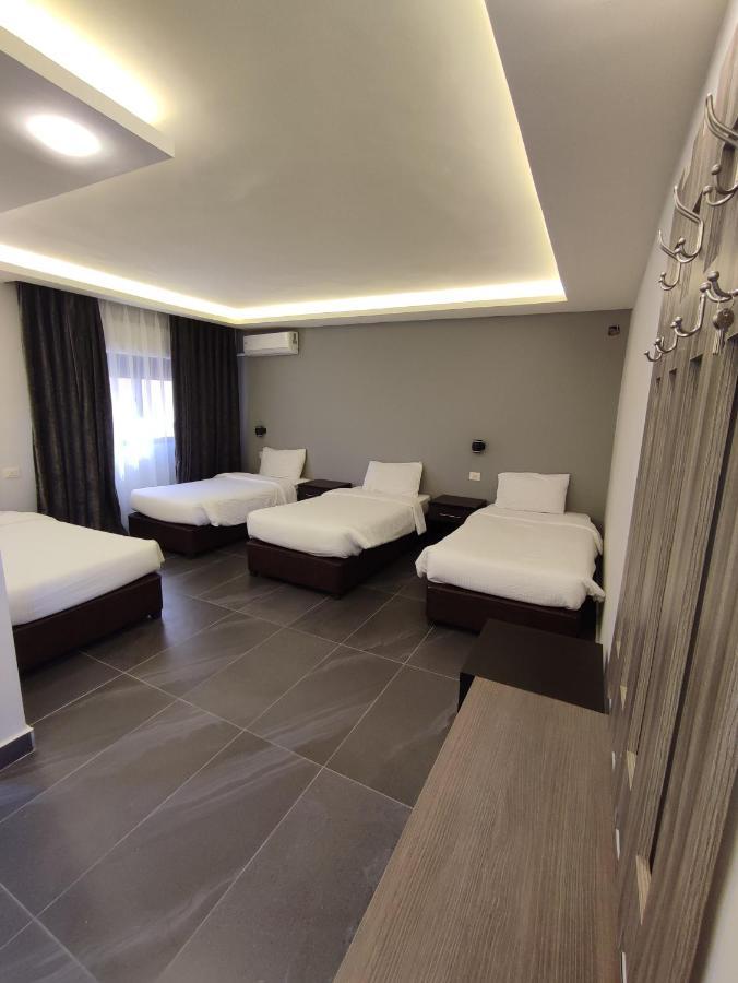 Black Iris Hotel Madaba Eksteriør billede