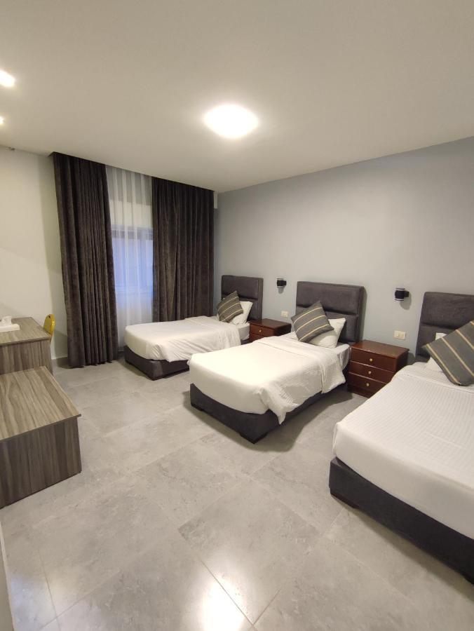 Black Iris Hotel Madaba Eksteriør billede
